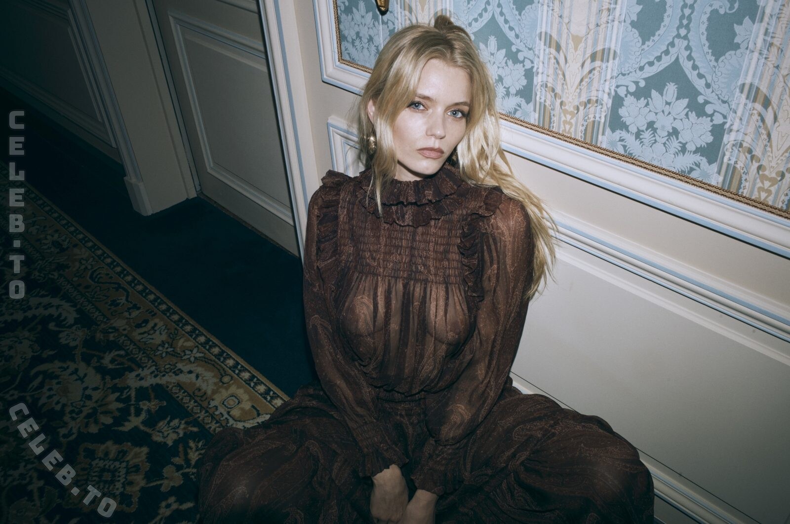 Abbey Lee Kershaw hands