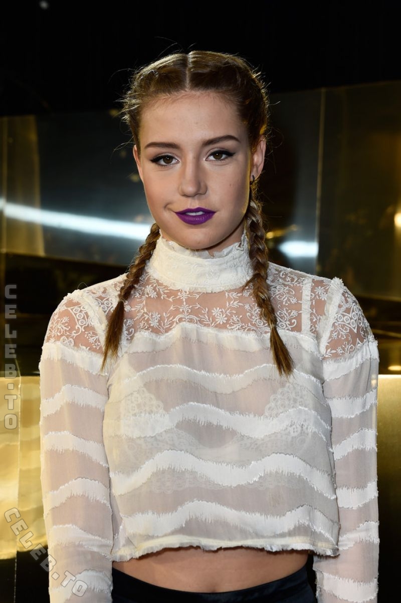 Adele Exarchopoulos legs