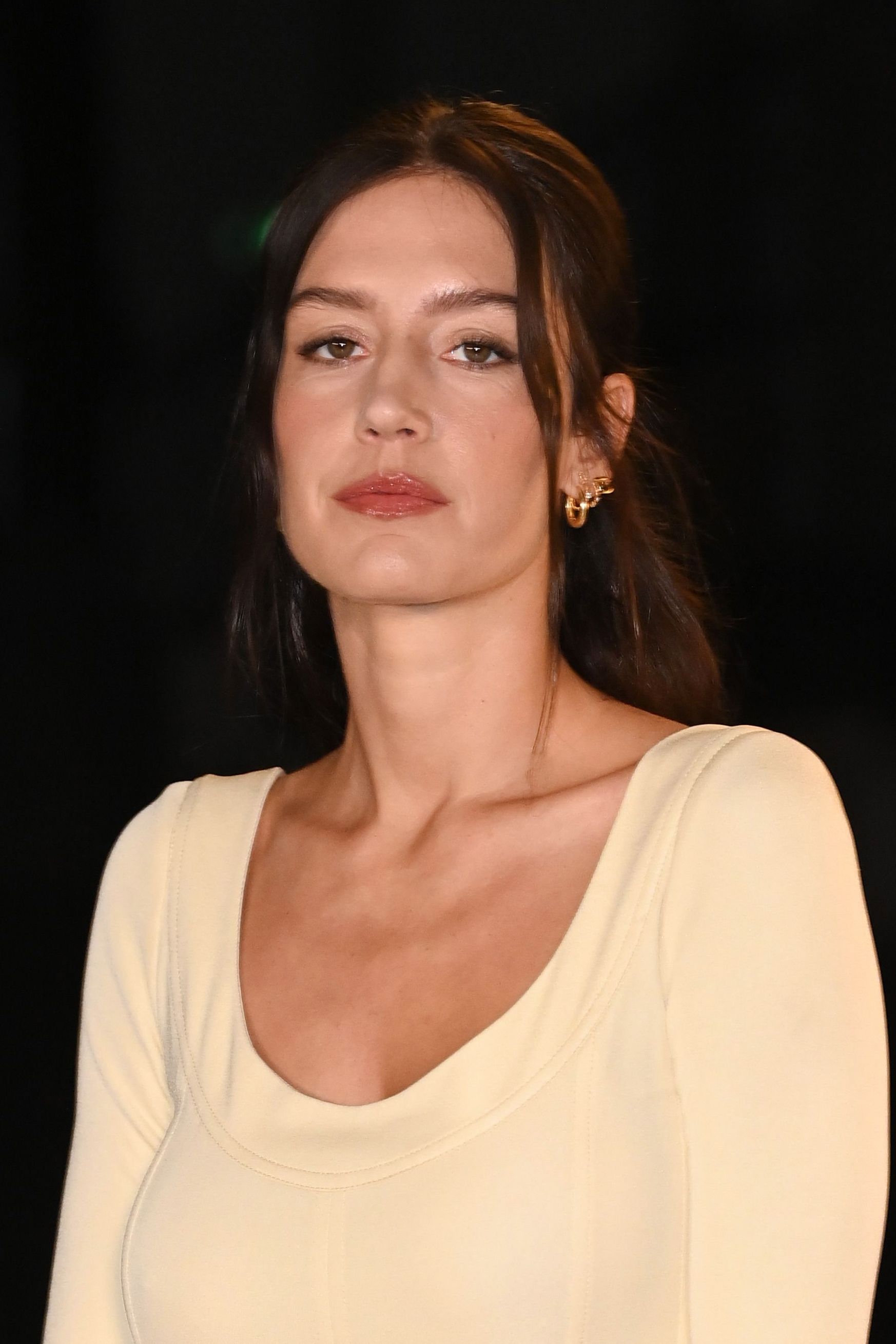 Adele Exarchopoulos hands