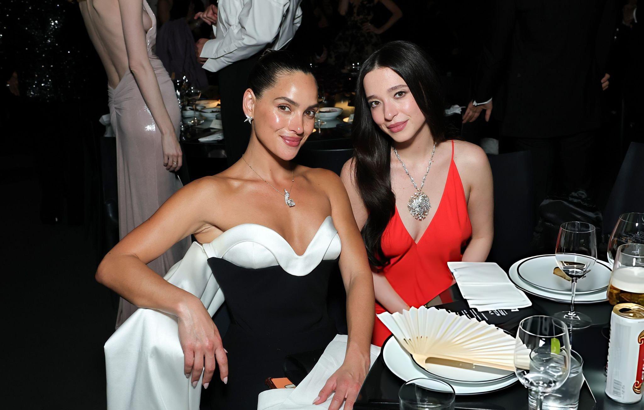 Adria Arjona hands