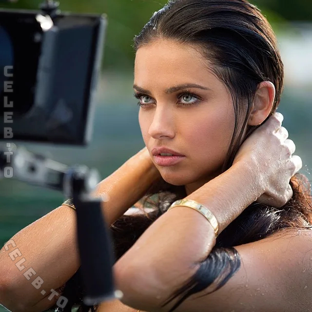 Adriana Lima legs
