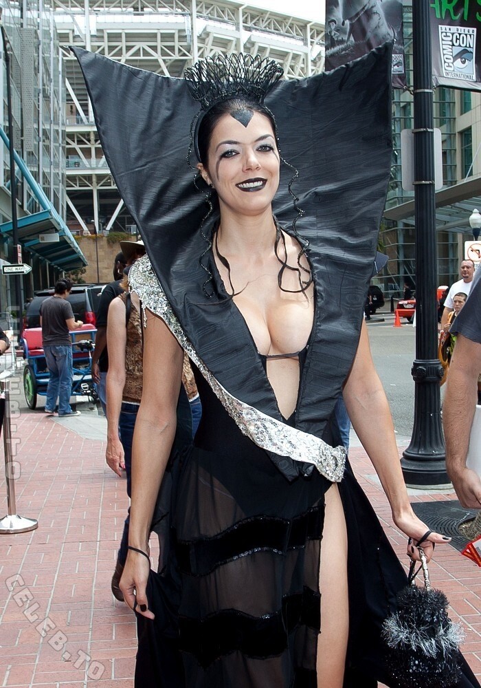 Adrianne Curry legs