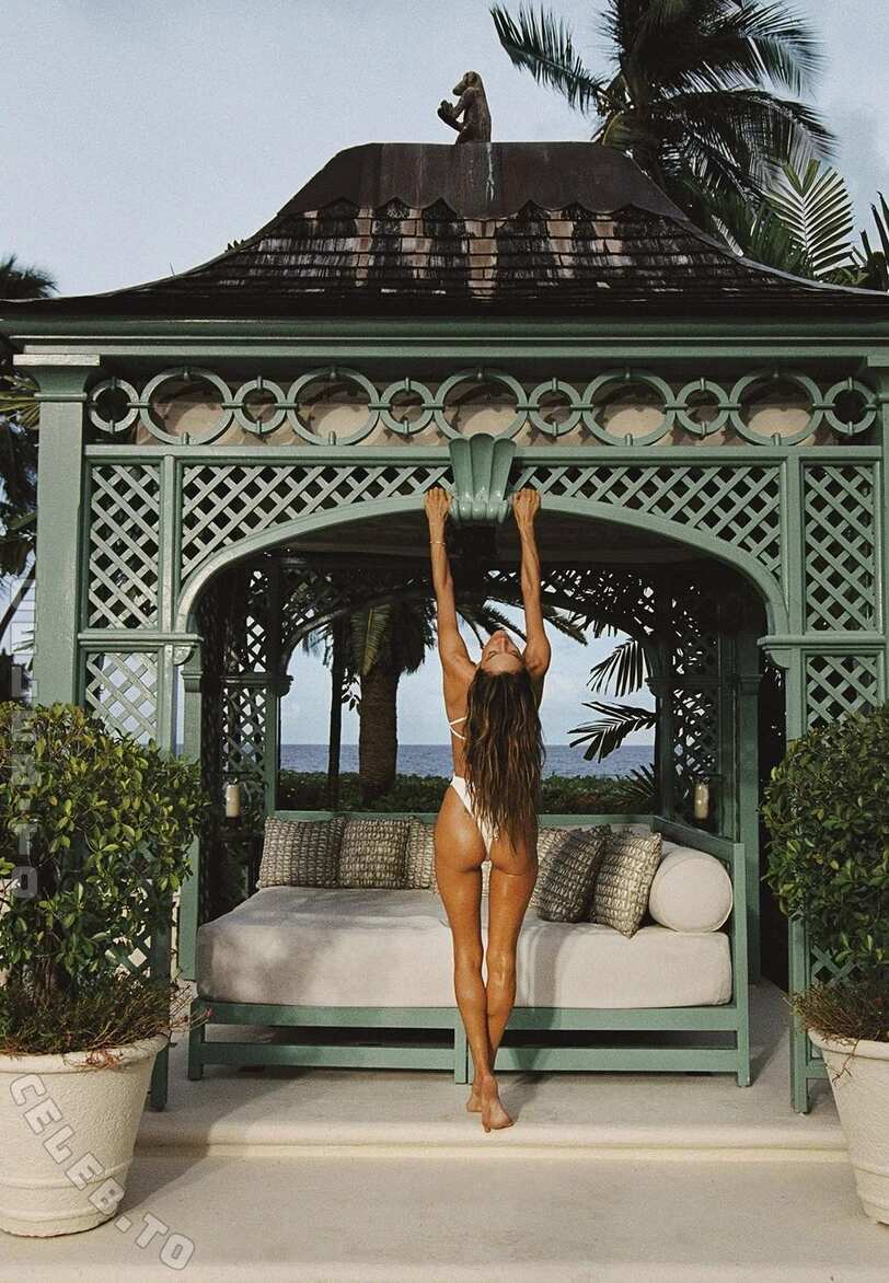 Alessandra Ambrosio butts
