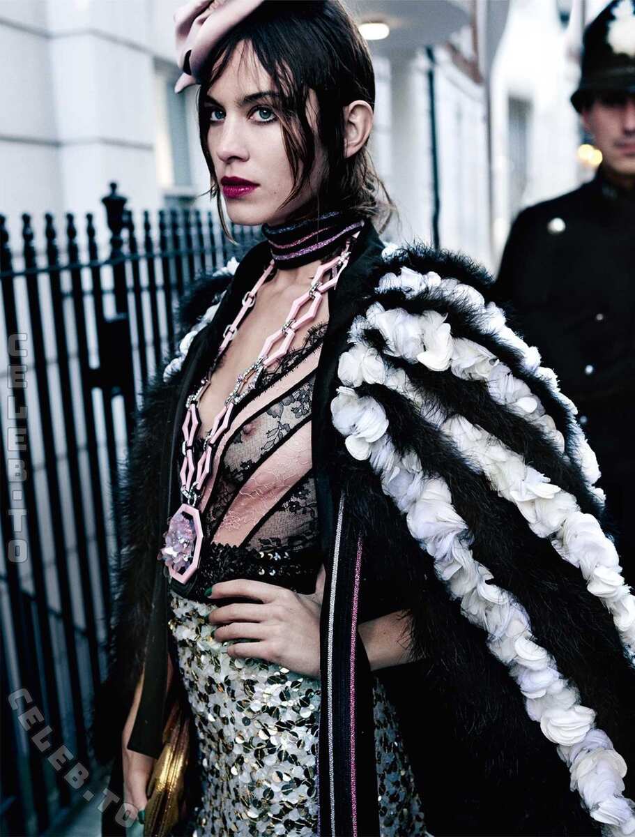Alexa Chung legs