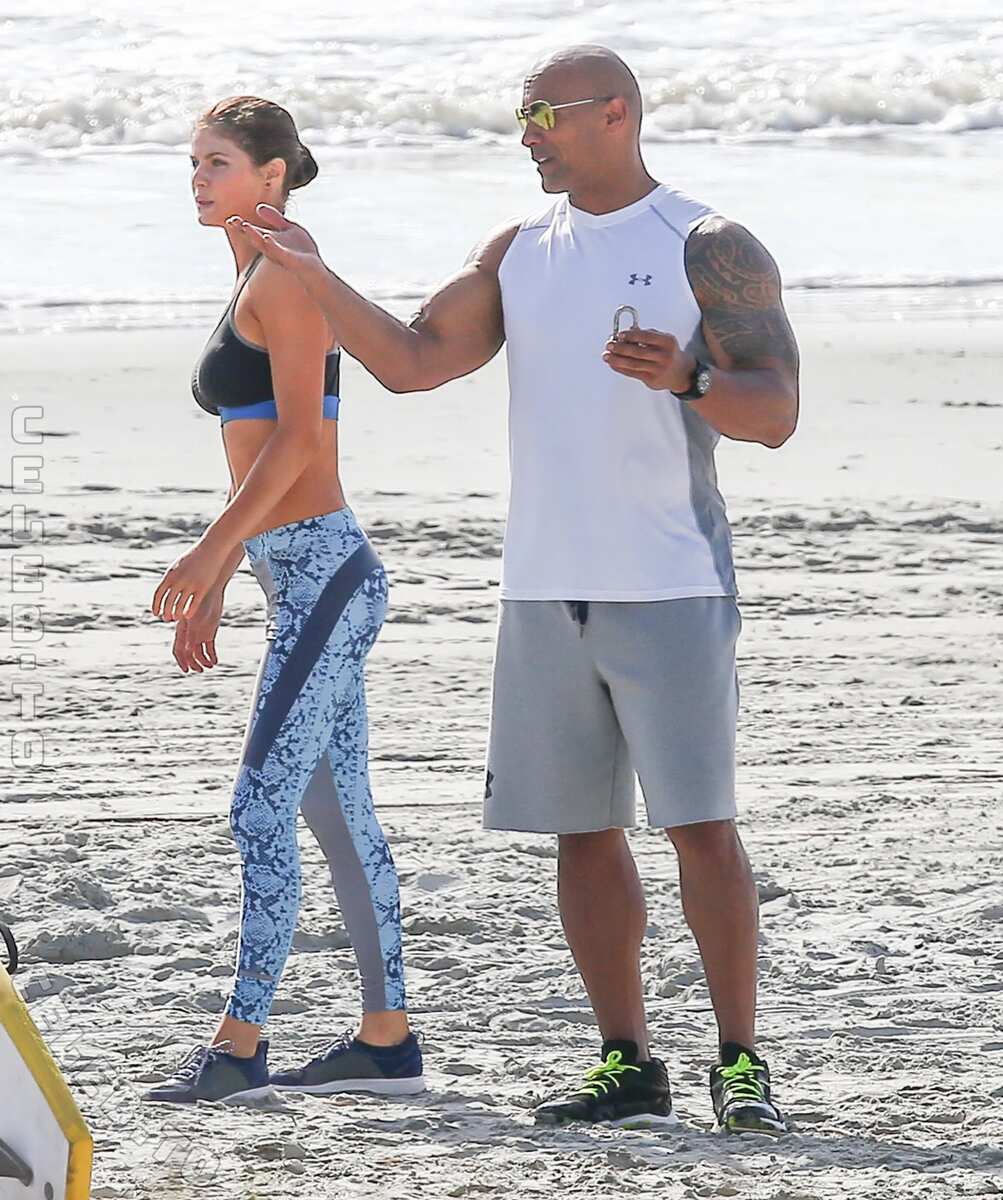 Alexandra Daddario hands