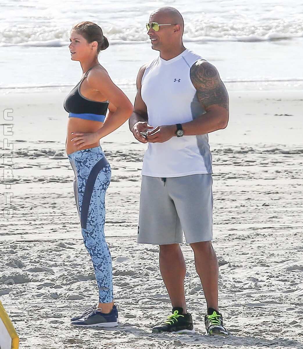 Alexandra Daddario hands
