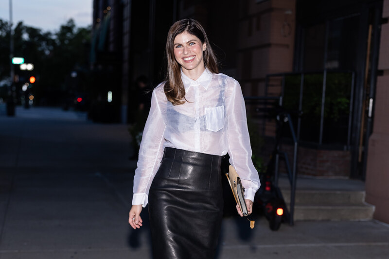 Alexandra Daddario Nude Behind-The-Scenes Photos From "The White Lotus"