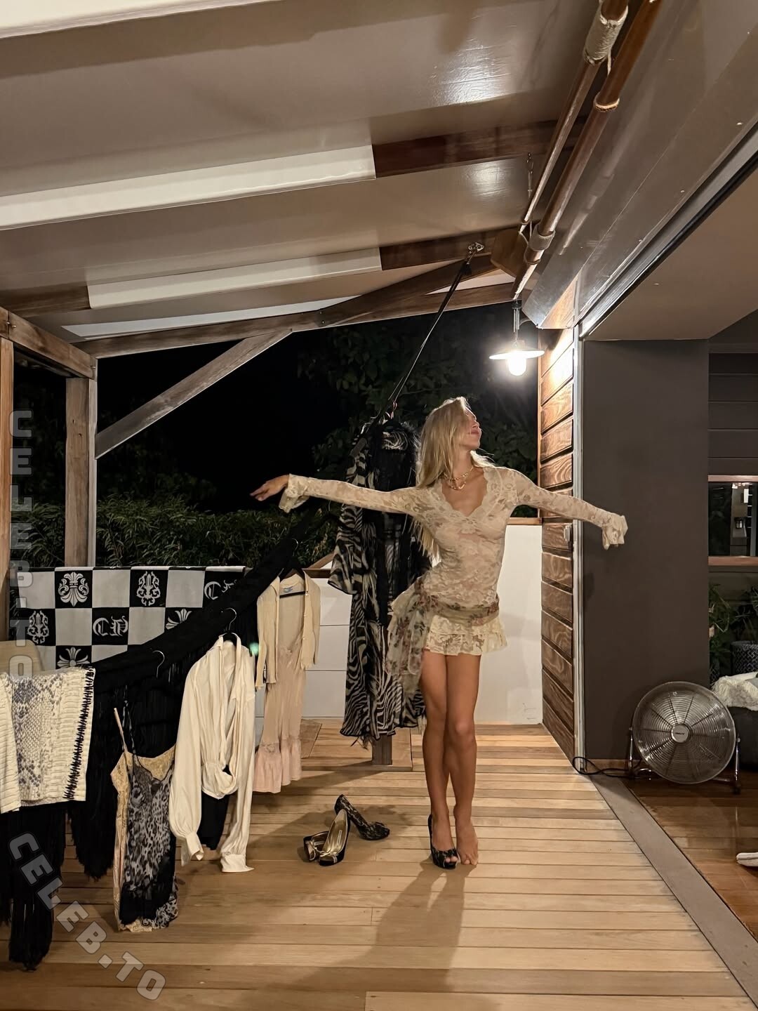 Alexis Ren legs