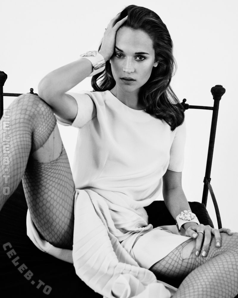 Alicia Vikander legs