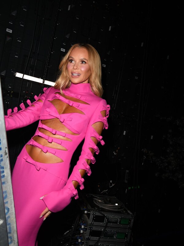 Amanda Holden Nude And Hot Sexy Pics