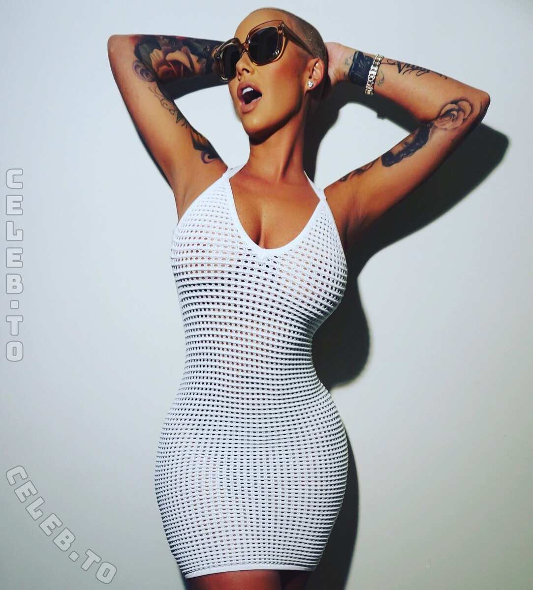 Amber Rose hands