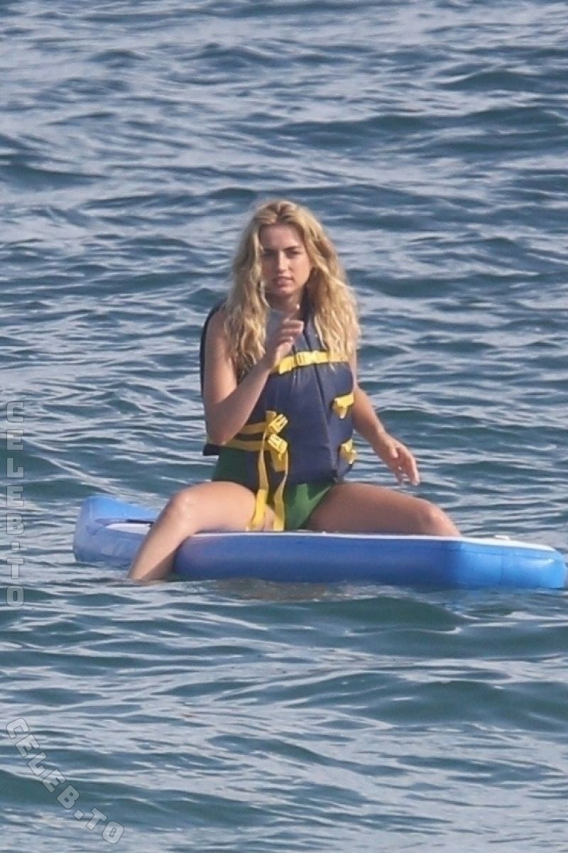 Ana de Armas Nude & LEAKED Porn And Topless Sex Scenes