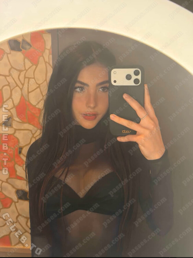 Andrea Botez Sexy Fishnet Stockings Chess Set Leaked - Influencers GoneWild