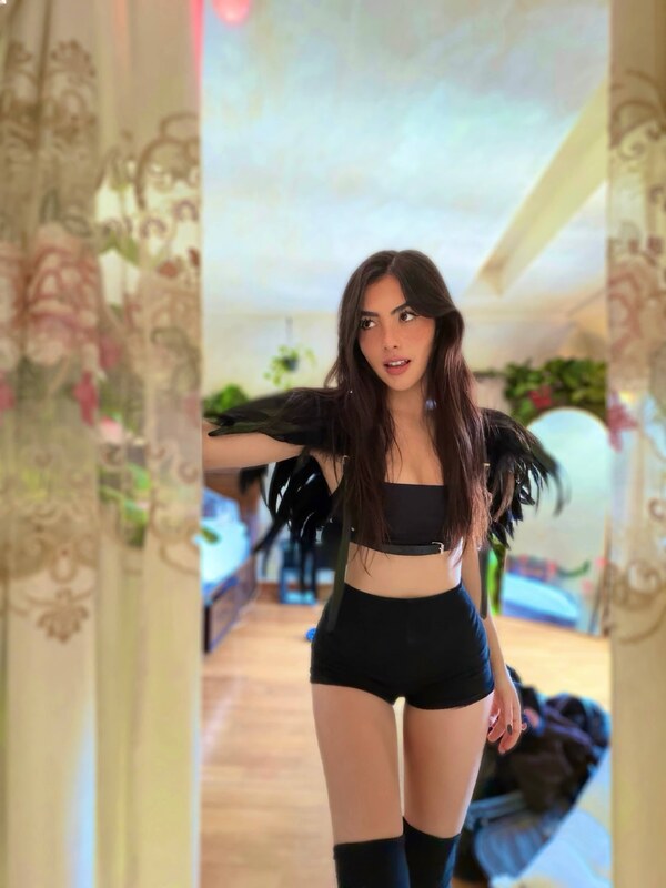 Andrea Botez Hot Mini Shorts Corset Set Leaked - Influencers GoneWild