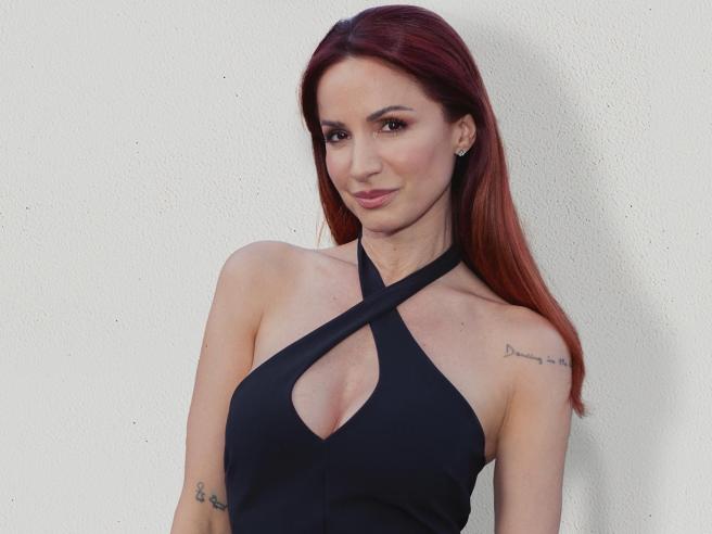Andrea Delogu Nude & Sexy Collection (72 Photos + Video)