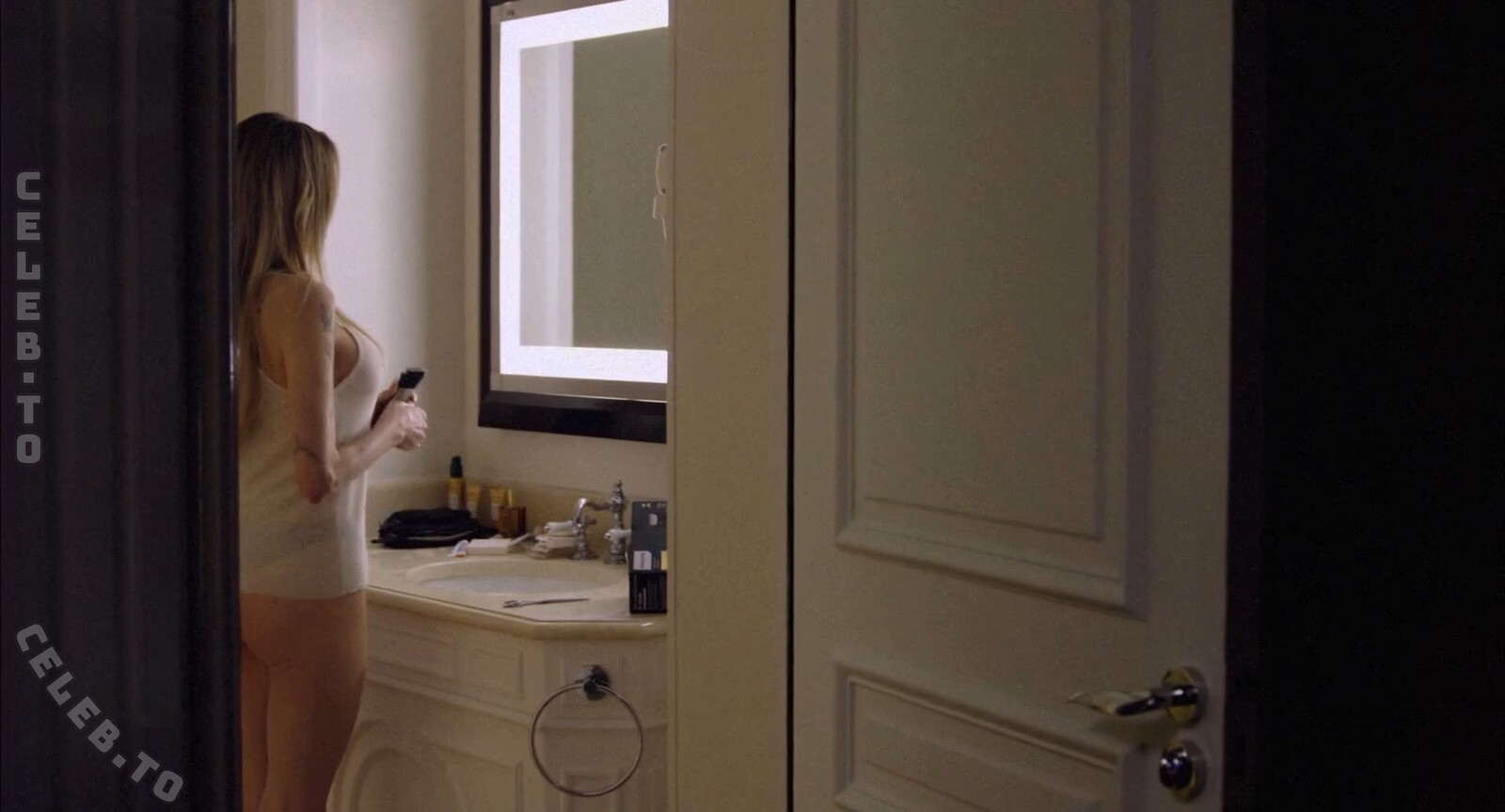 Angelina Jolie nude leaked photos