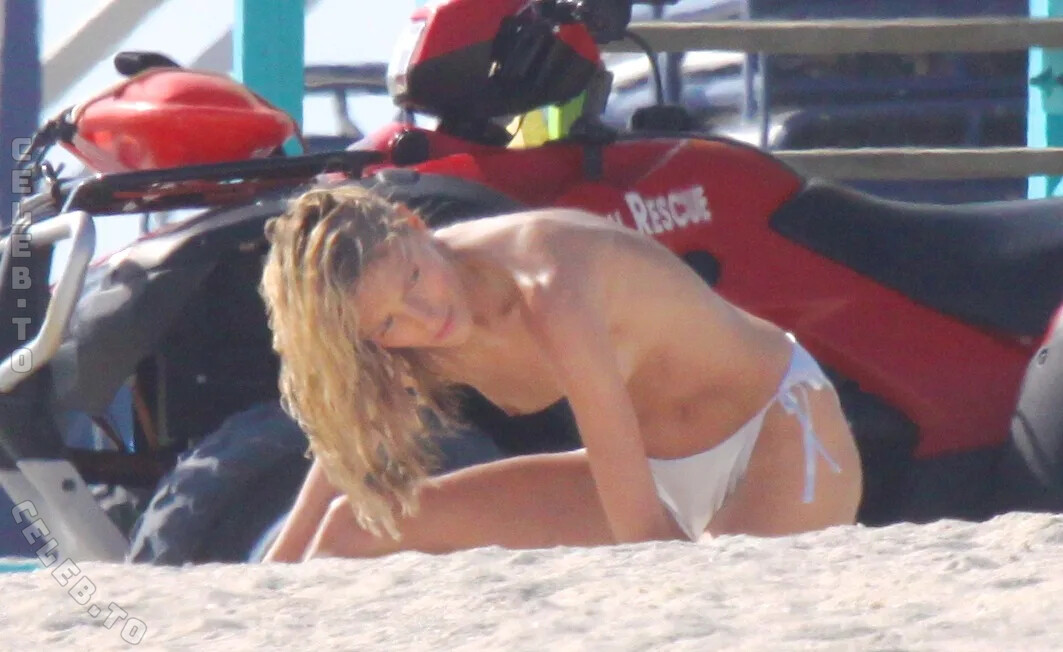 Anja Rubik hands