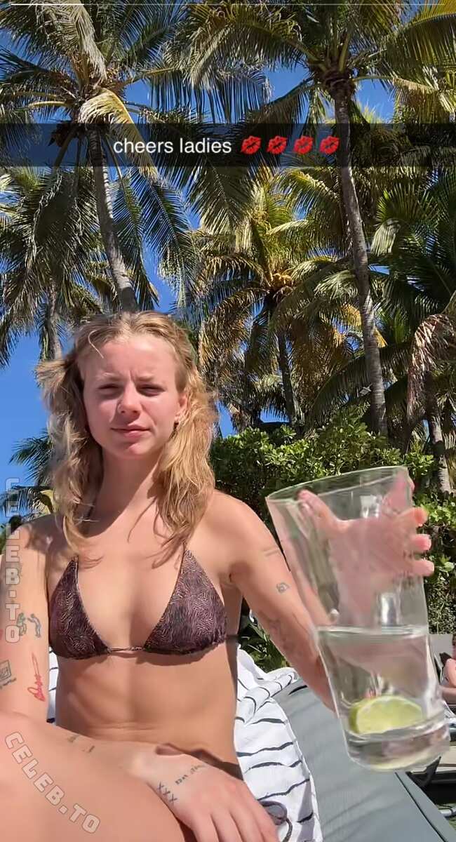 Anna Shumate Instagram Sexy Influencer - Annabananaxdddd