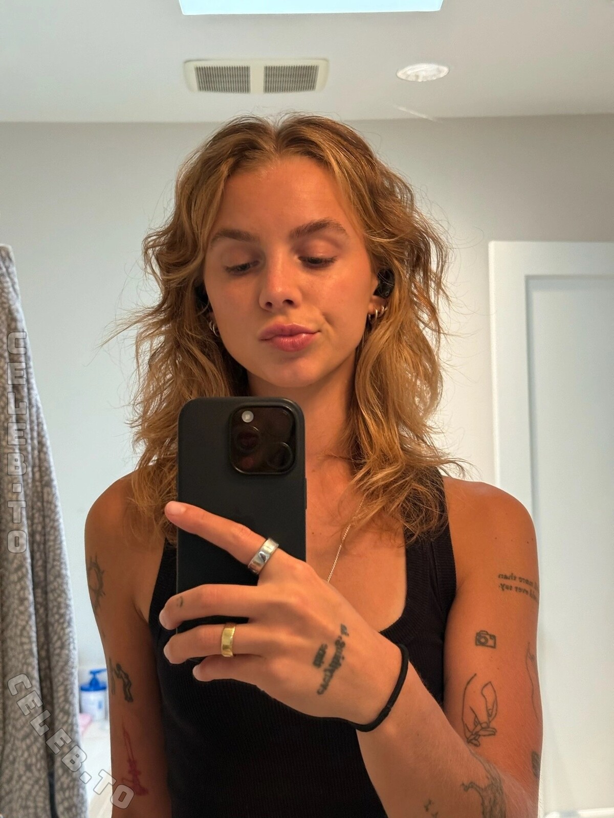 Anna Shumate Sexy (4 Photos)