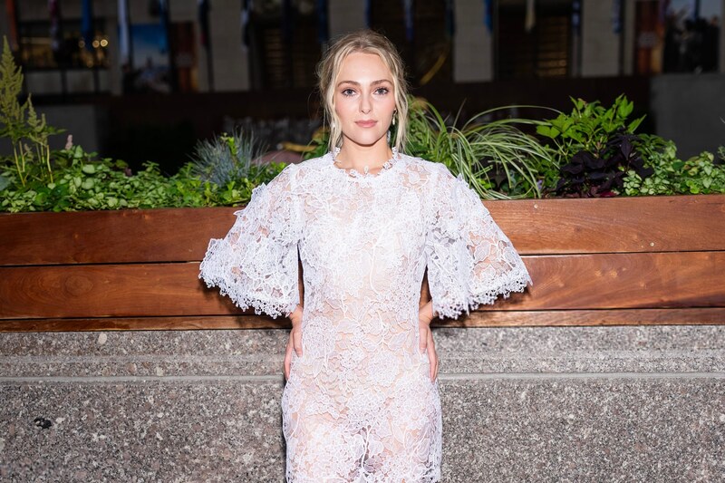 AnnaSophia Robb legs
