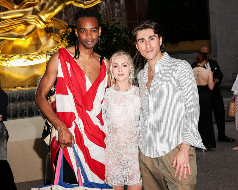 AnnaSophia Robb legs