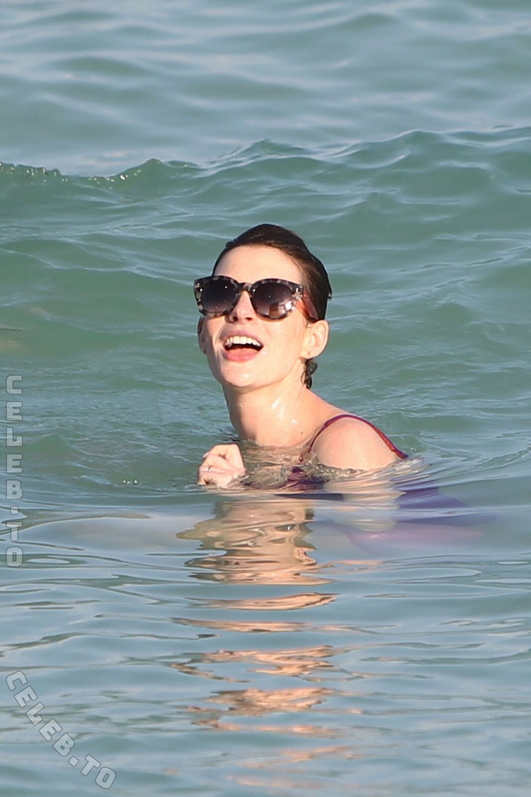 Anne Hathaway Nude In Her Bath Tub
