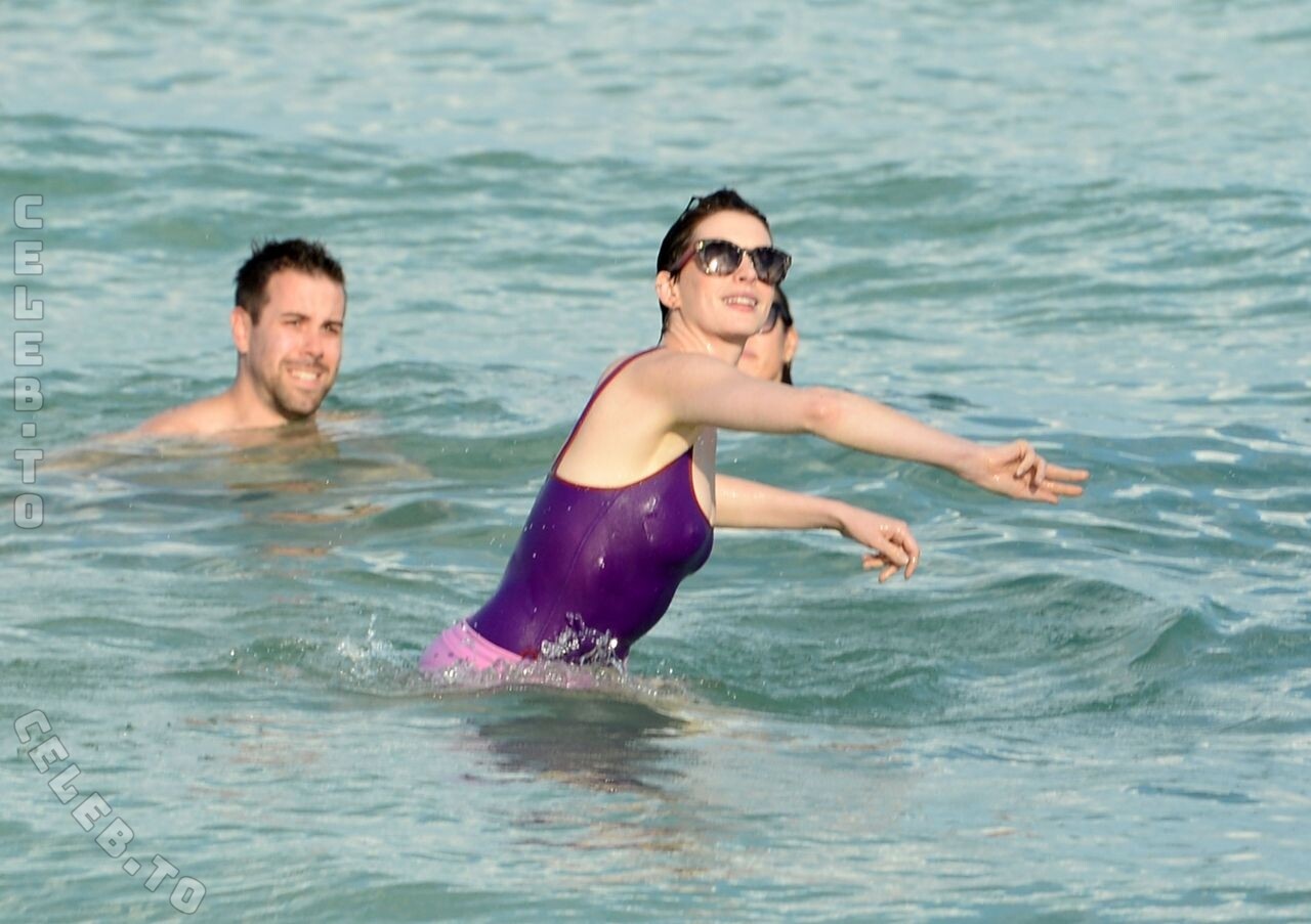 Anne Hathaway Sexy – Vanity Fair April 2024 Issue (9 Photos)