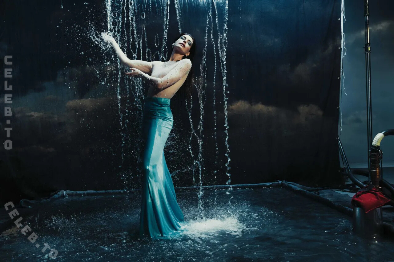 Anne Hathaway Sexy – Vanity Fair April 2024 Issue (9 Photos)