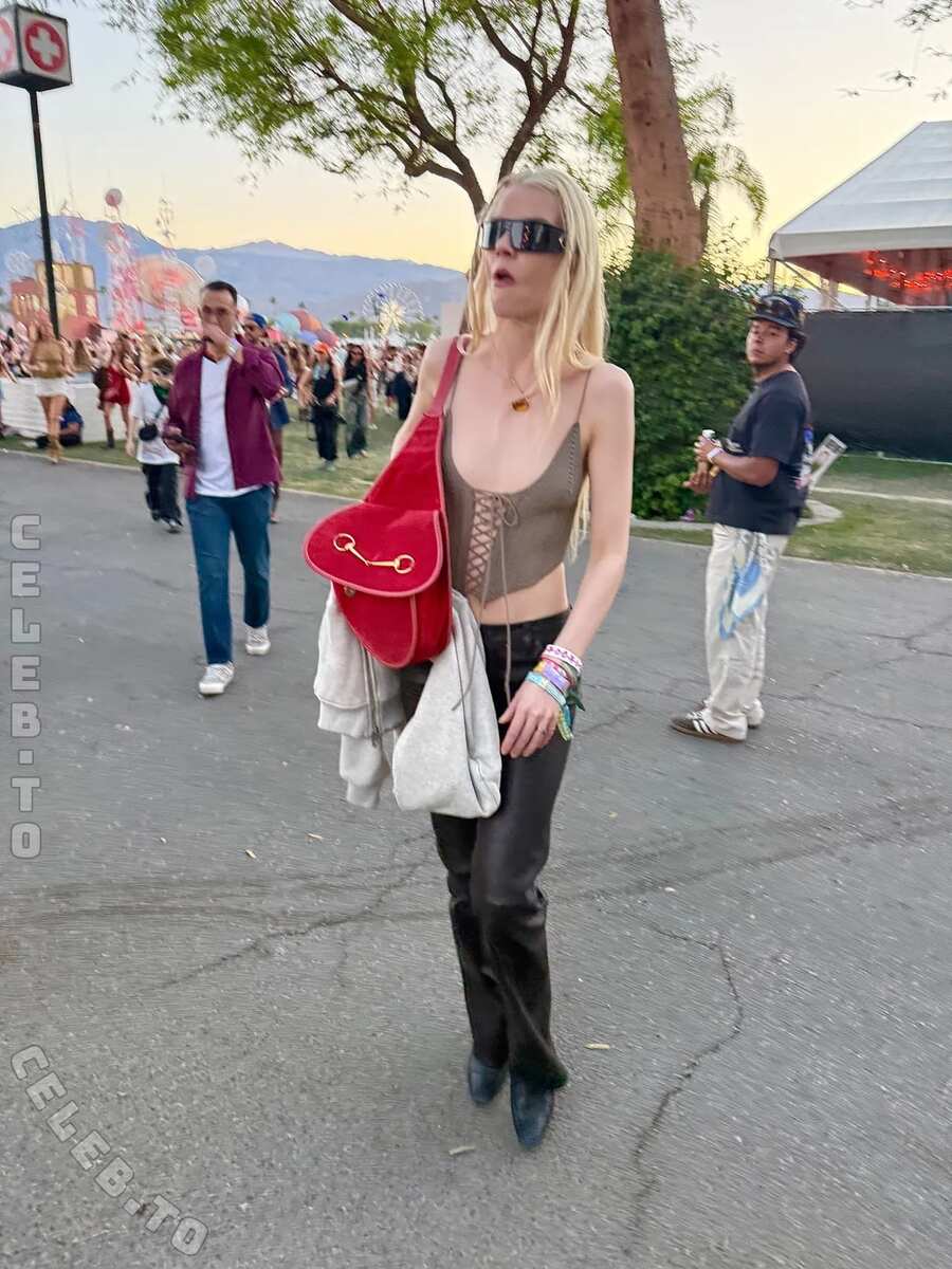 Anya Taylor Joy Nude & Sexy Photos Collection