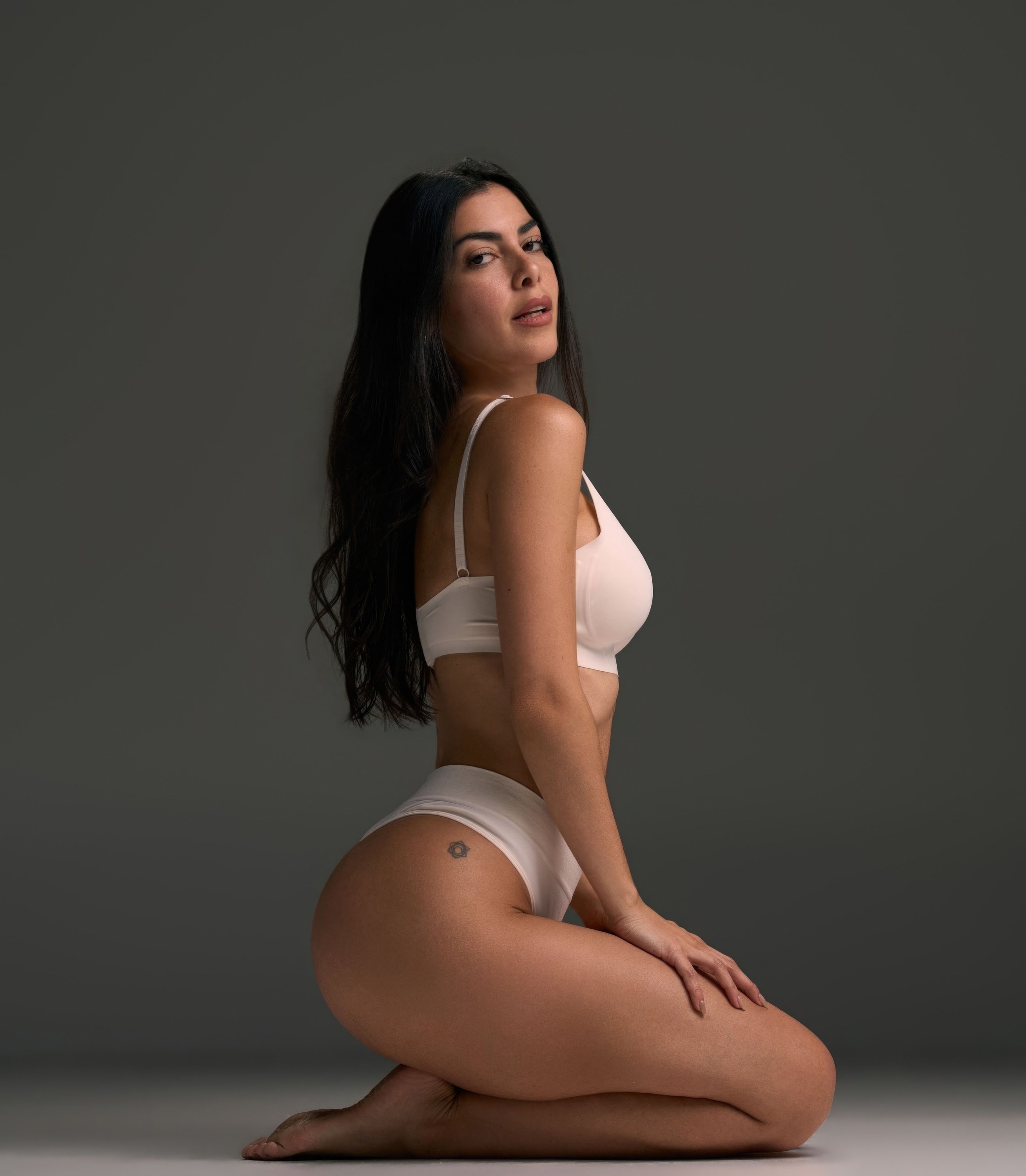 Ari Dugarte Bikini Stairs Modeling Patreon Video Leaked - Influencers Gonewild