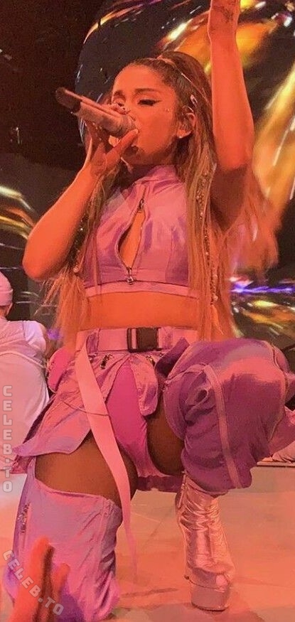 Ariana Grande nude leaked photos