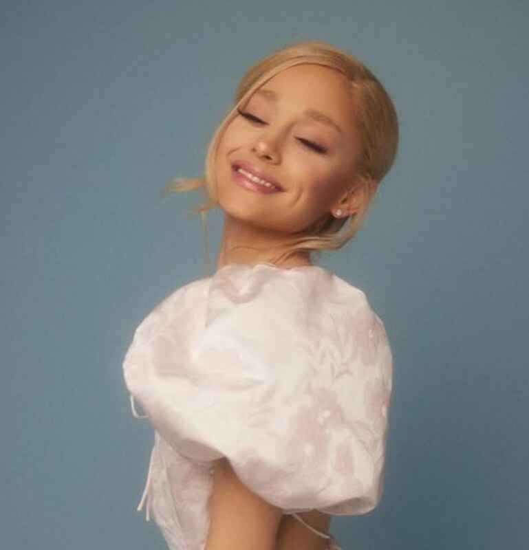 Ariana grande nude poho