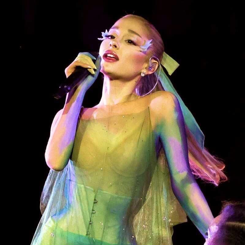 Ariana Grande butts