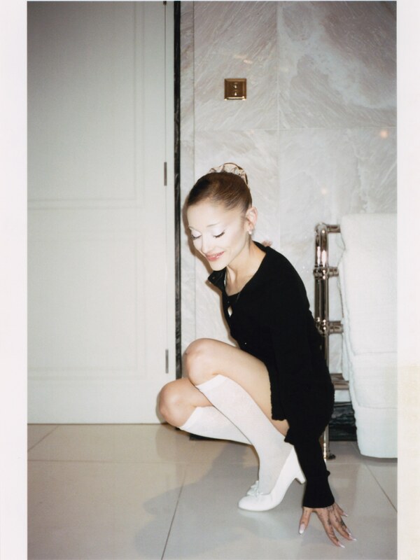 Ariana Grande butts