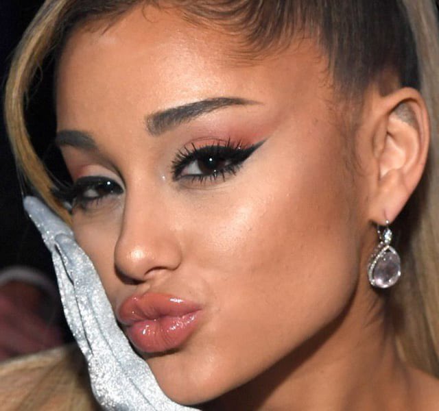 Ariana Grande butts