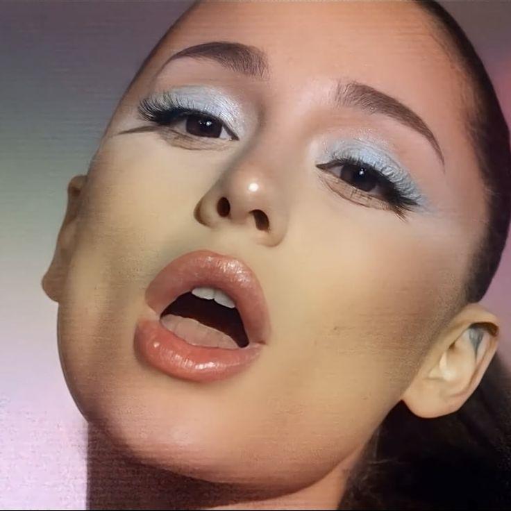 Ariana Grande butts