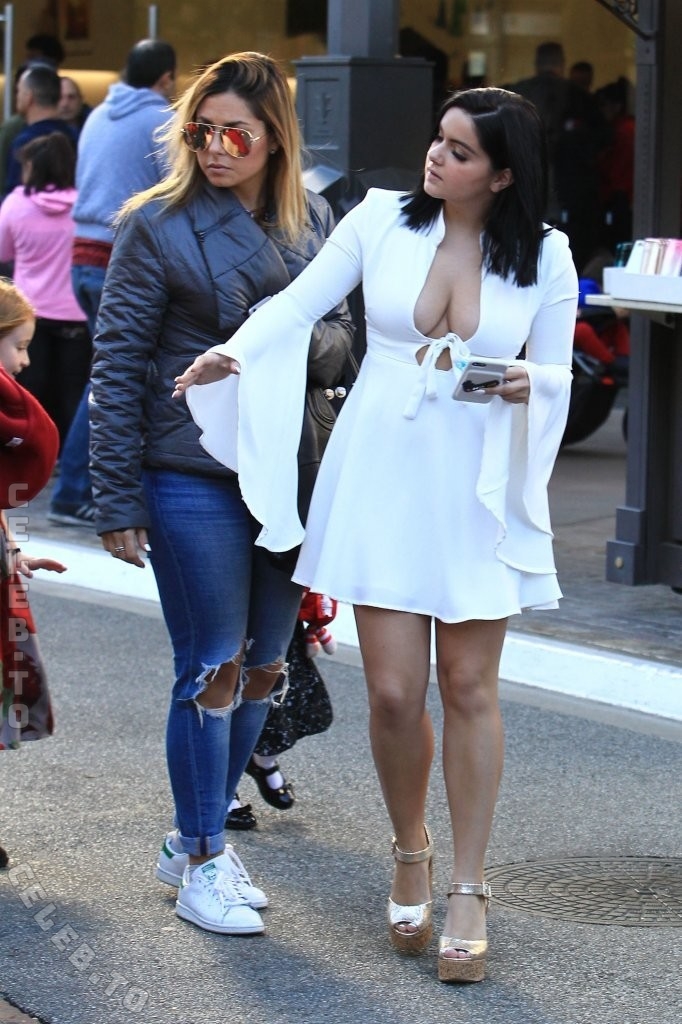 Ariel Winter butts