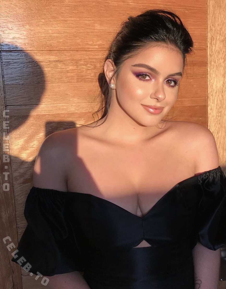 Ariel Winter butts