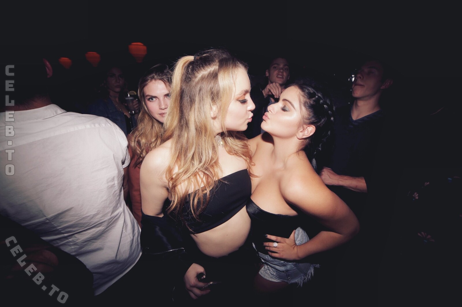 Ariel Winter butts