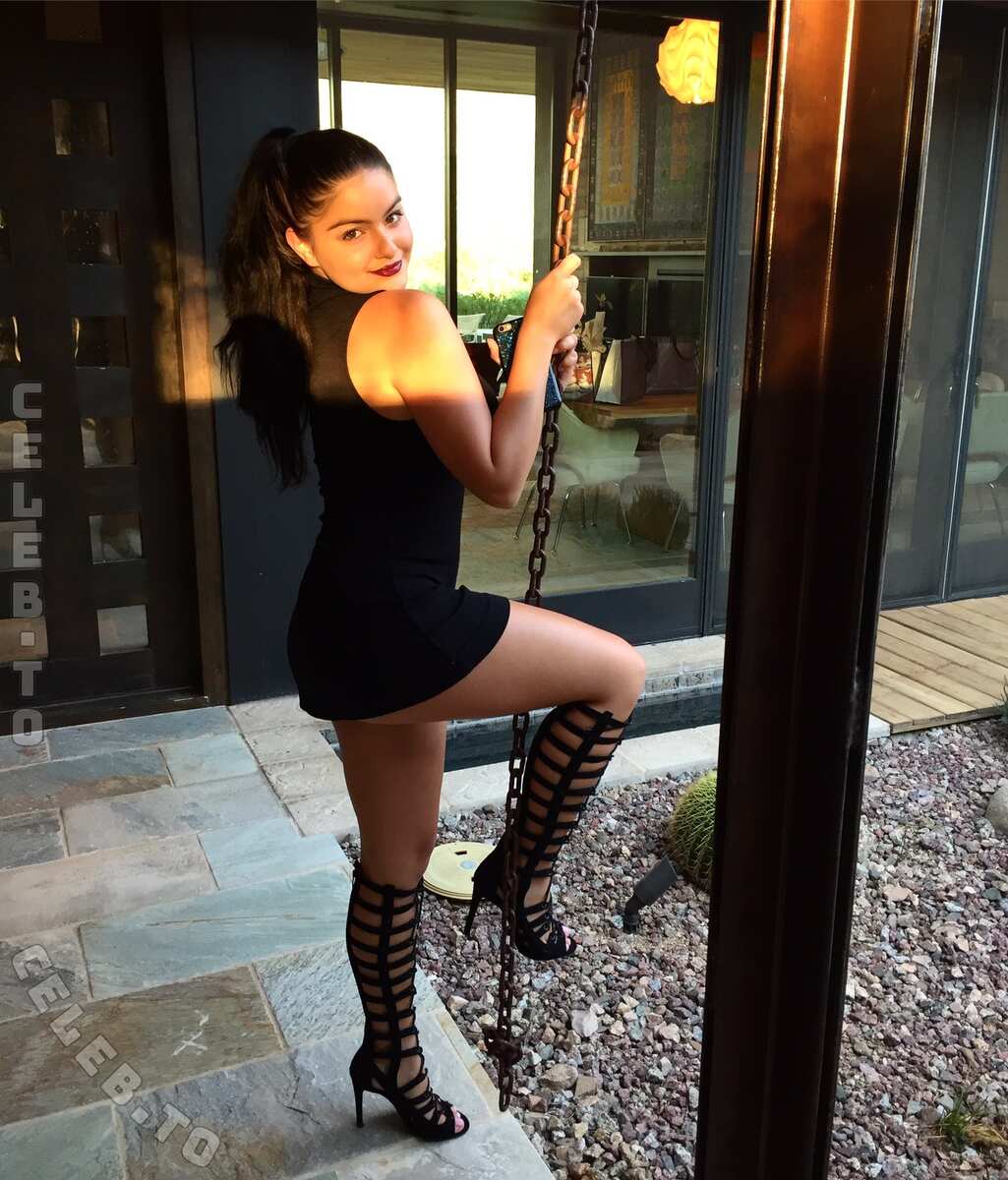 Ariel Winter butts