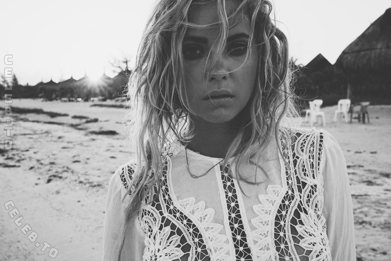 Ashley Benson hands