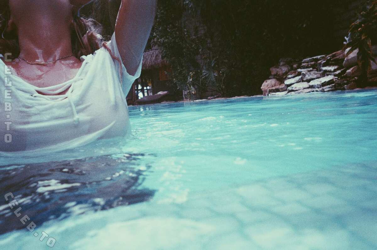 Ashley Benson hands