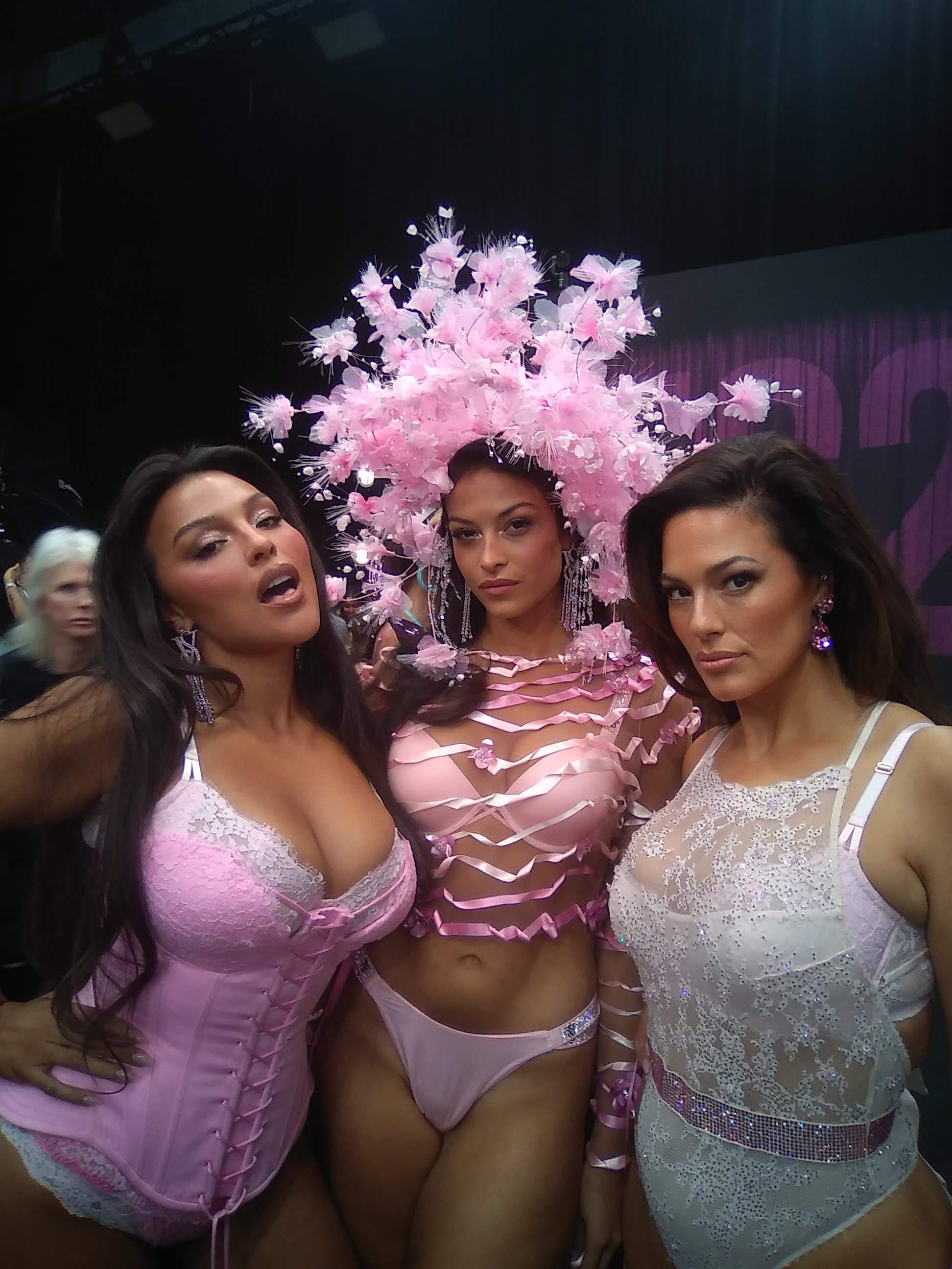 Ashley Graham Nude Pics and Porn - NEW LEAK 2023