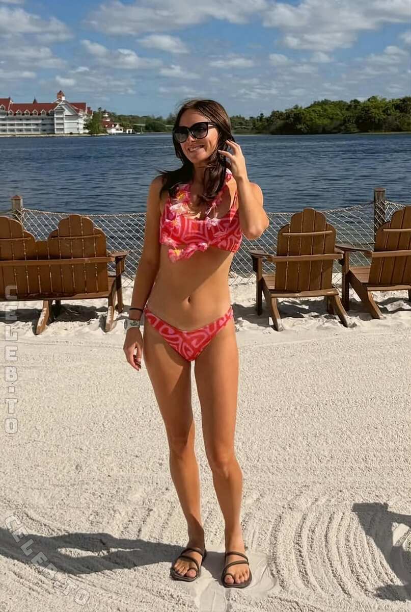 Audra Miller legs