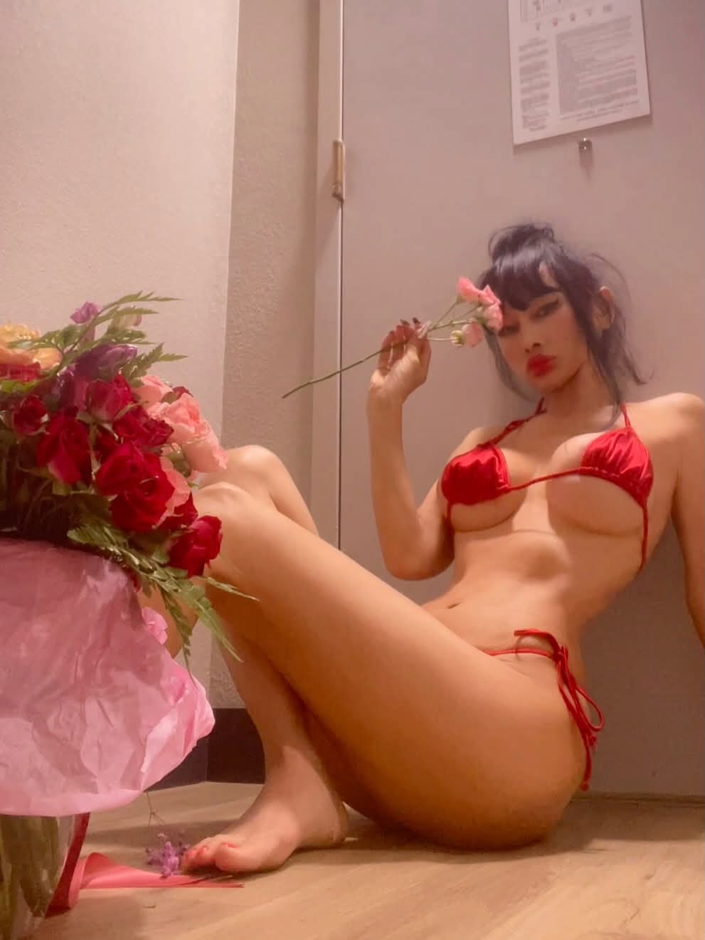 Bai Ling hands
