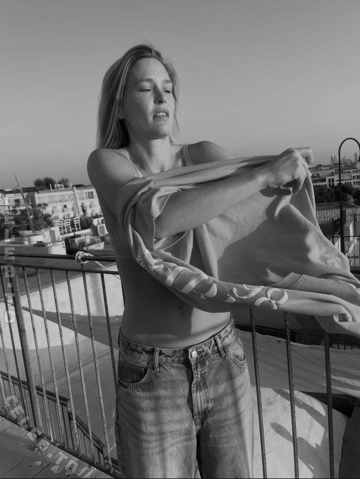 Bar Refaeli legs