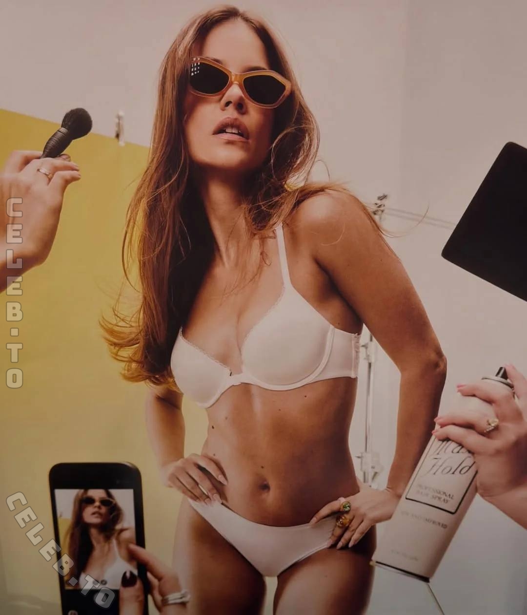 Barbara Palvin hands