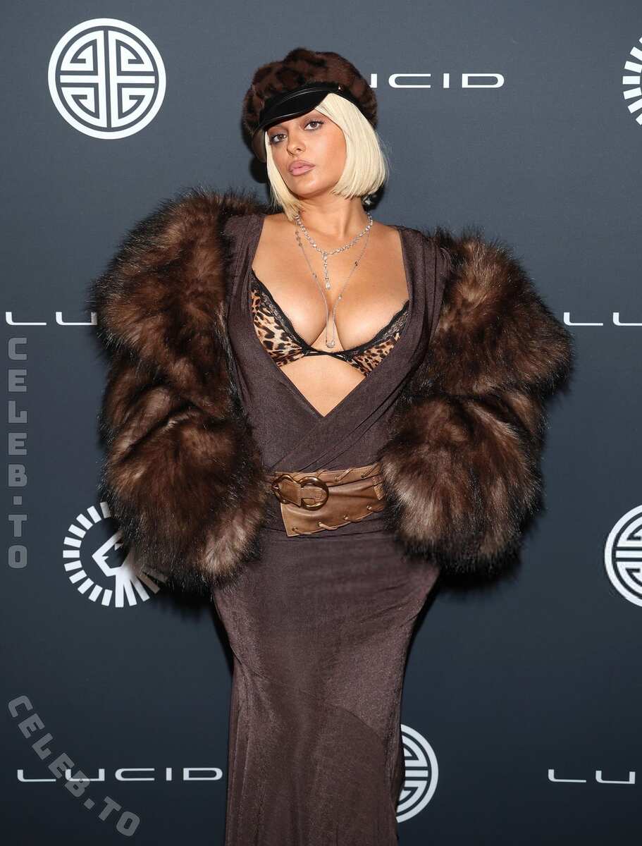 Bebe Rexha legs