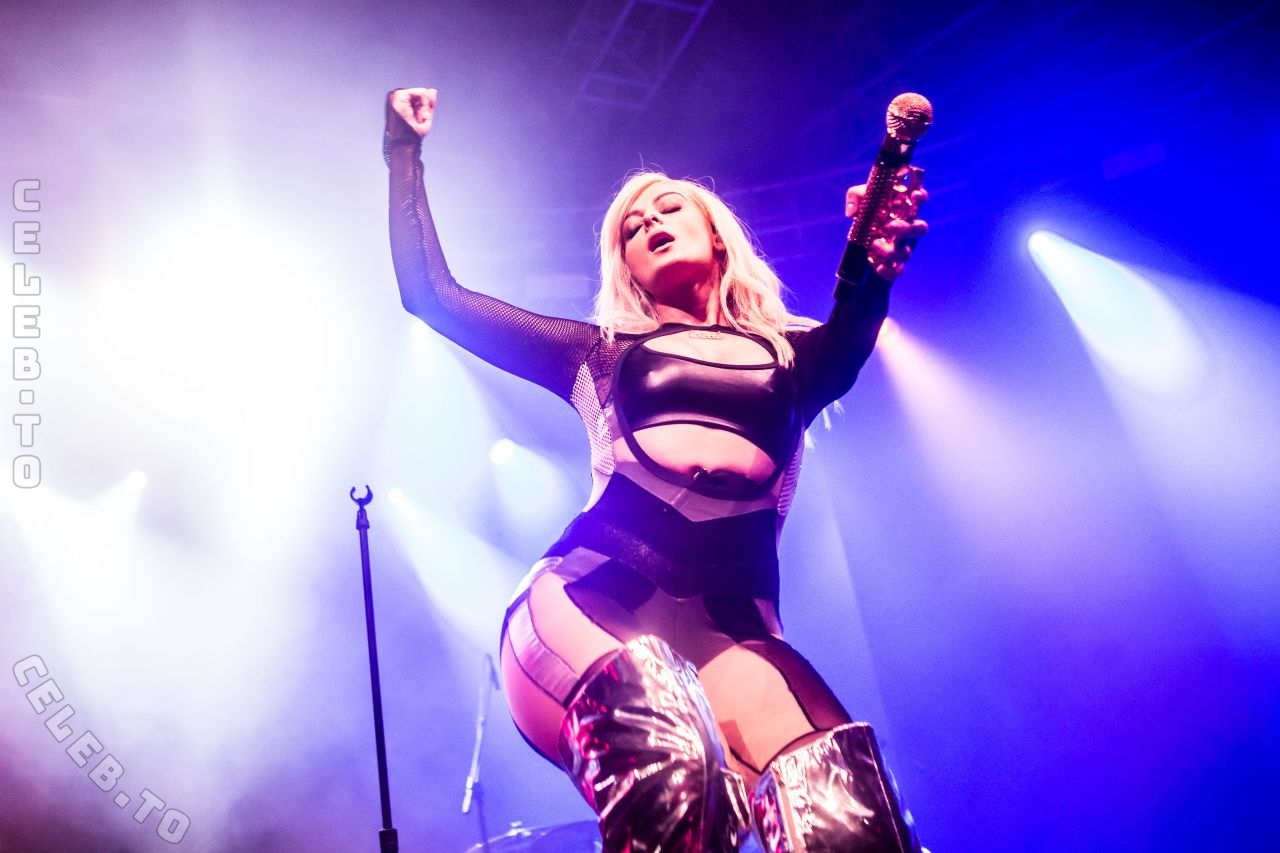 Bebe Rexha legs