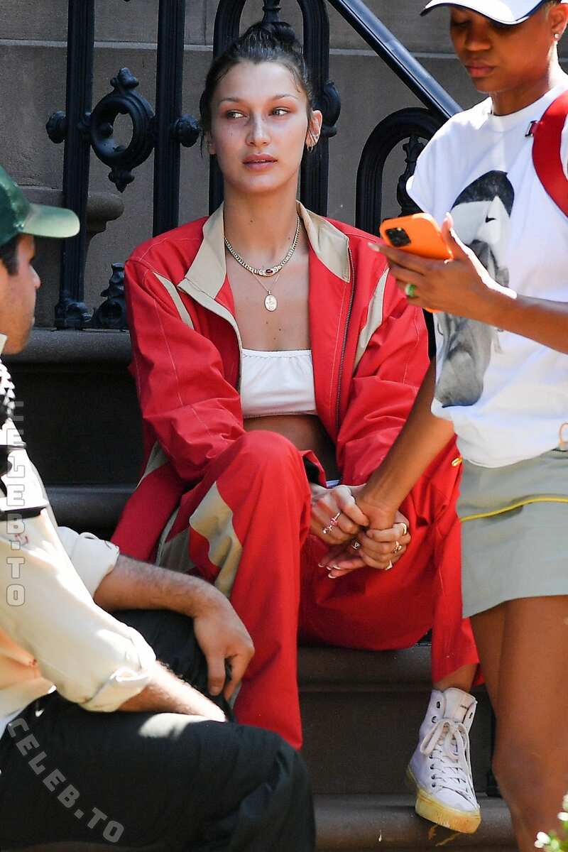 Bella Hadid boobs
